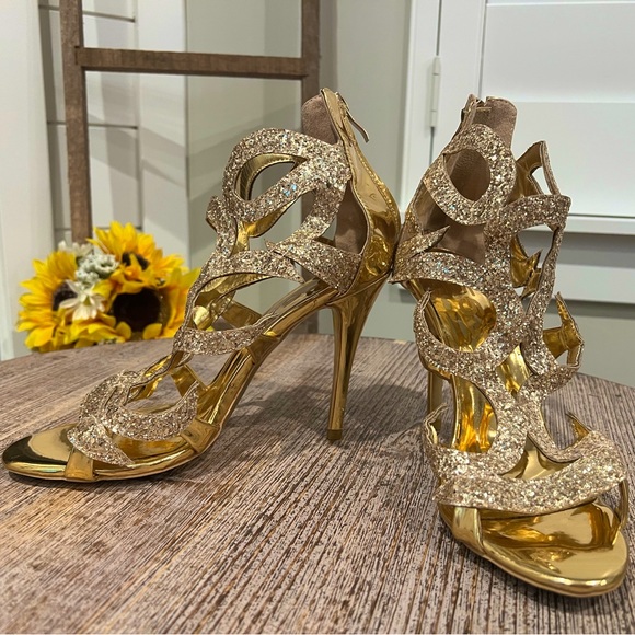 Custom ordered gold stiletto heels - Picture 1 of 10